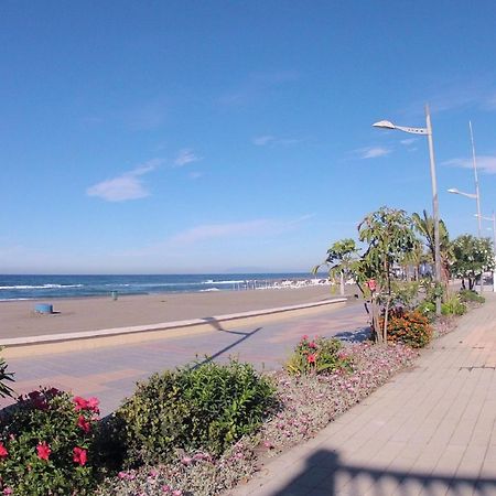 Spacious 1 Bedroom Apartment, Beach Front, Torrox Costa Екстериор снимка