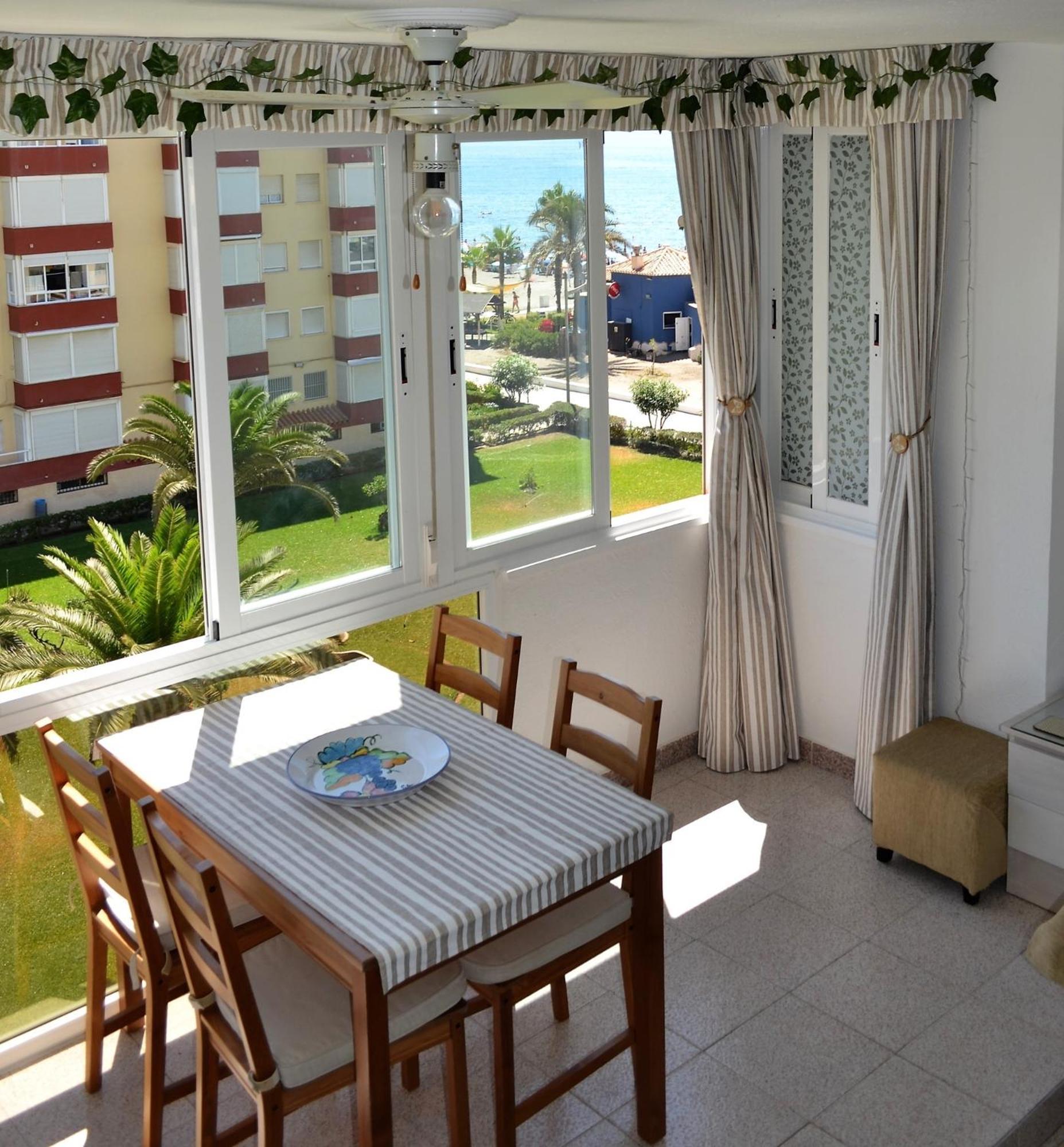 Spacious 1 Bedroom Apartment, Beach Front, Torrox Costa Екстериор снимка