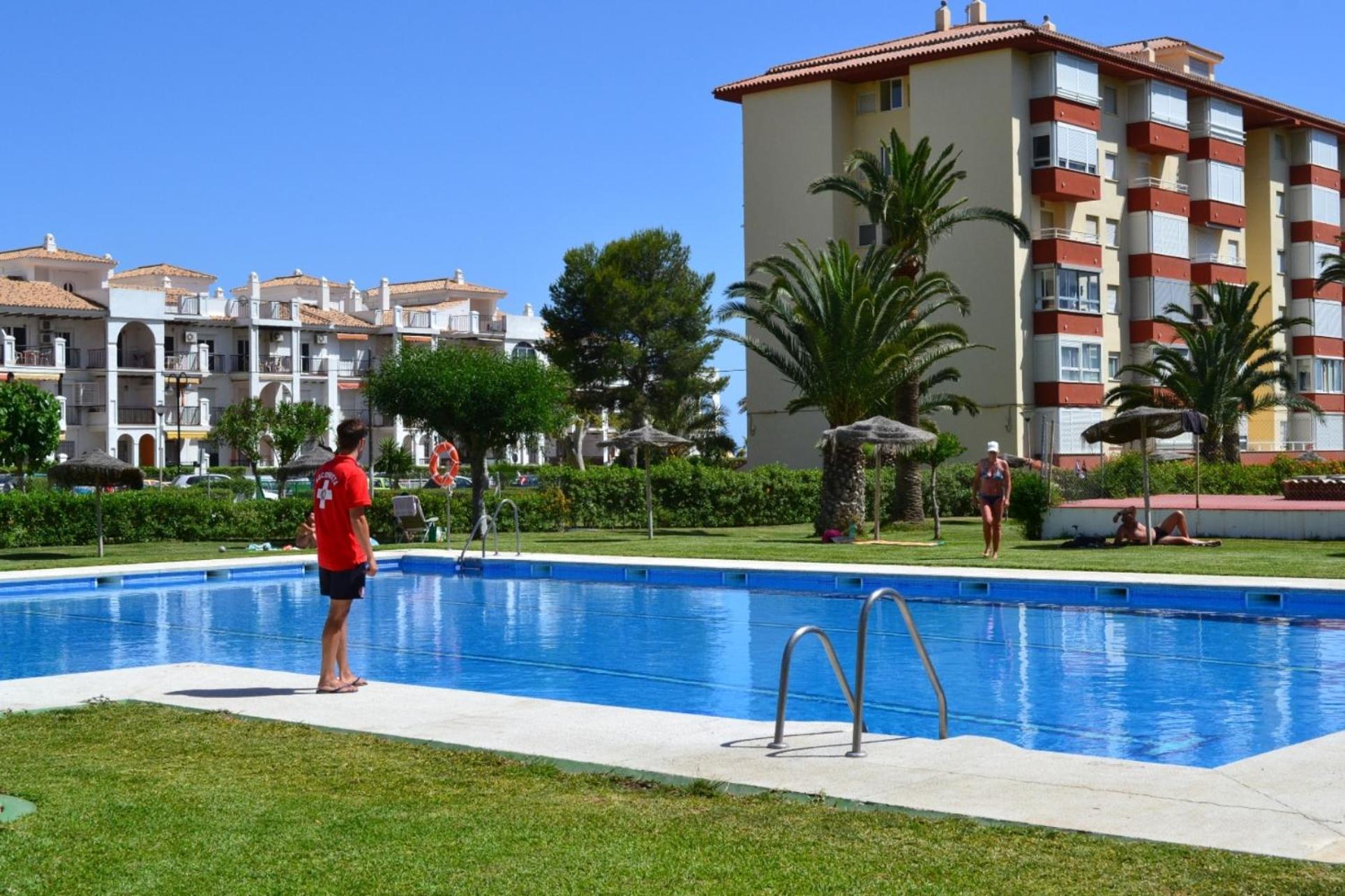 Spacious 1 Bedroom Apartment, Beach Front, Torrox Costa Екстериор снимка