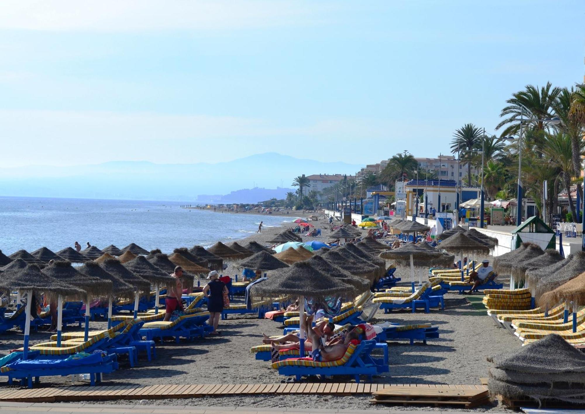 Spacious 1 Bedroom Apartment, Beach Front, Torrox Costa Екстериор снимка