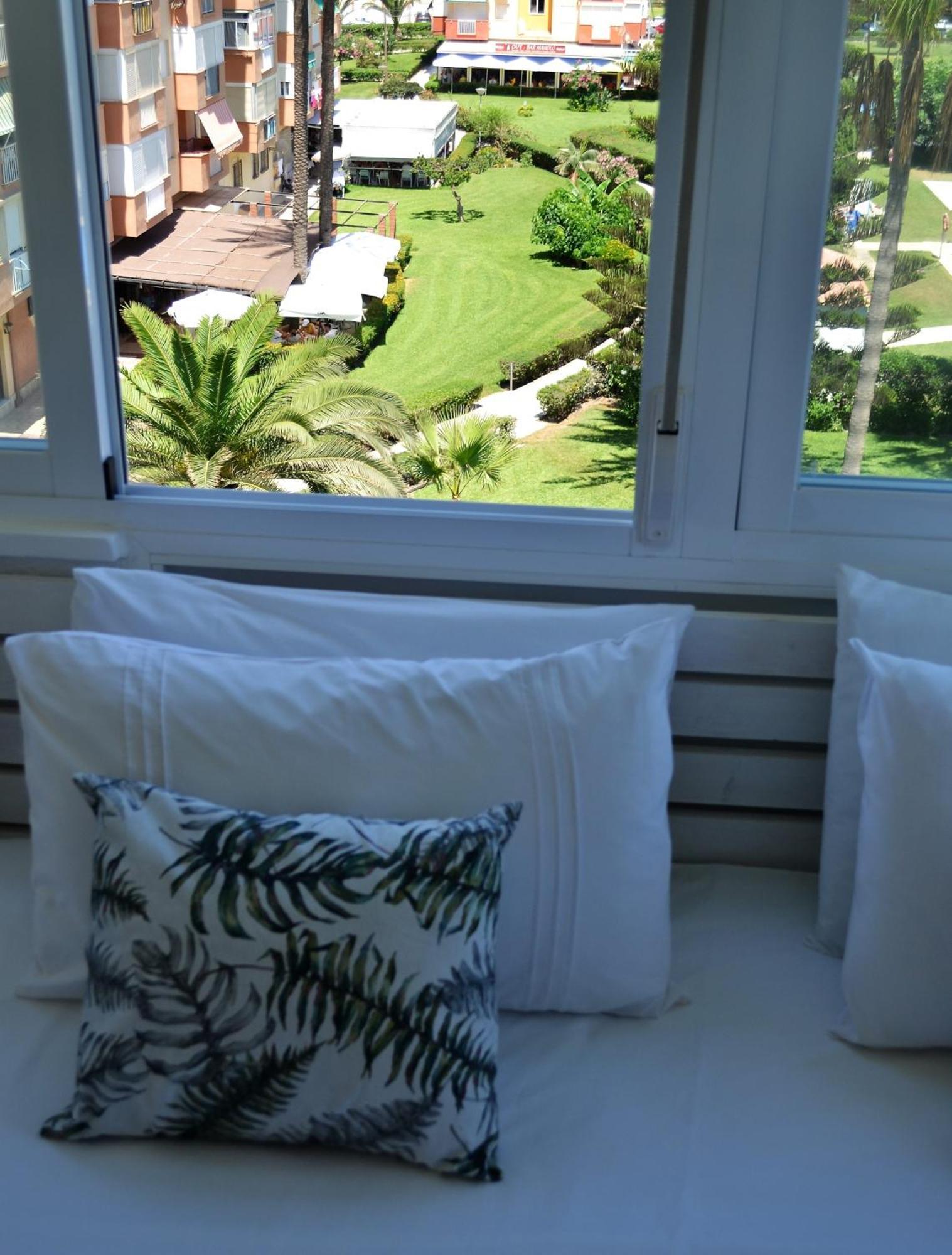 Spacious 1 Bedroom Apartment, Beach Front, Torrox Costa Екстериор снимка