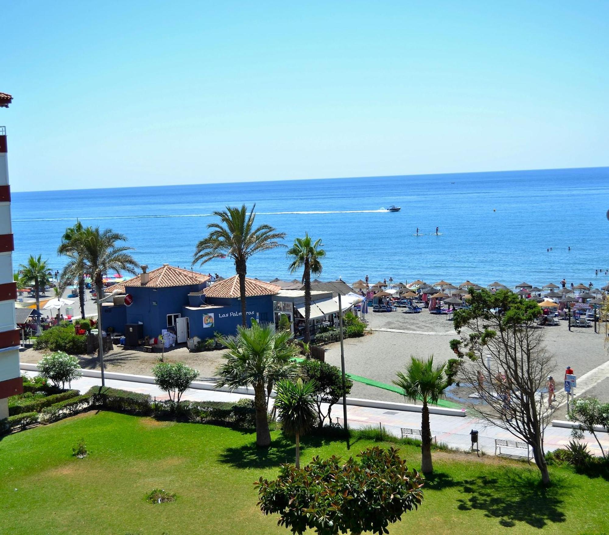 Spacious 1 Bedroom Apartment, Beach Front, Torrox Costa Екстериор снимка