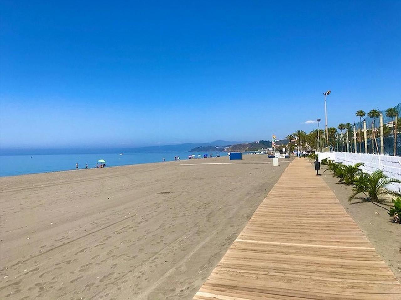 Spacious 1 Bedroom Apartment, Beach Front, Torrox Costa Екстериор снимка